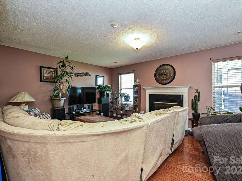 12015 Chantress Lane, Charlotte, NC 28215.  MLS# CAR4285521, YatesRealty ID 28042. 