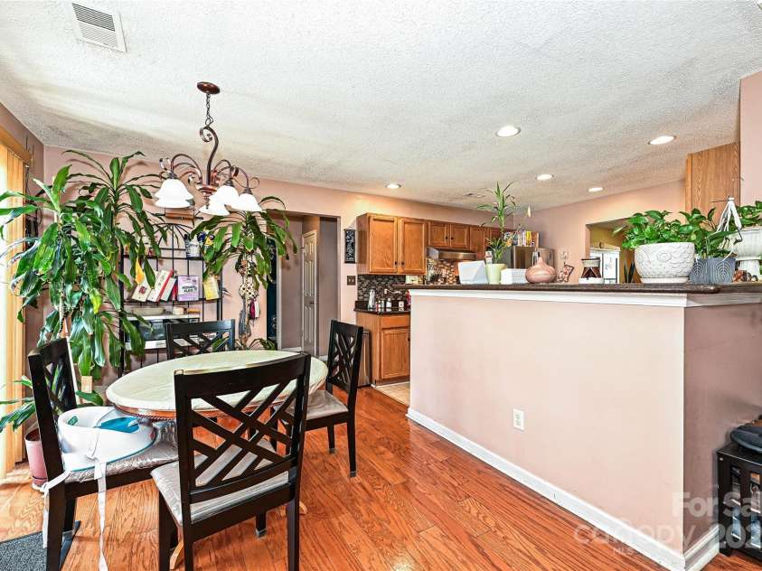12015 Chantress Lane, Charlotte, NC 28215.  MLS# CAR4285521, YatesRealty ID 28042. 