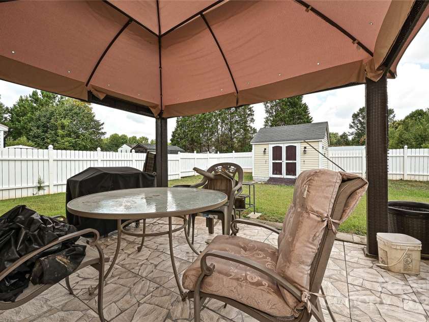 12015 Chantress Lane, Charlotte, NC 28215.  MLS# CAR4285521, YatesRealty ID 28042. 