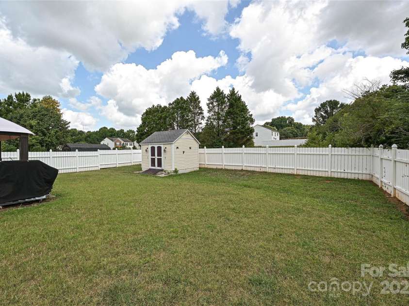 12015 Chantress Lane, Charlotte, NC 28215.  MLS# CAR4285521, YatesRealty ID 28042. 