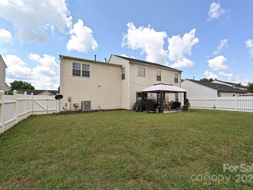 12015 Chantress Lane, Charlotte, NC 28215.  MLS# CAR4285521, YatesRealty ID 28042. 