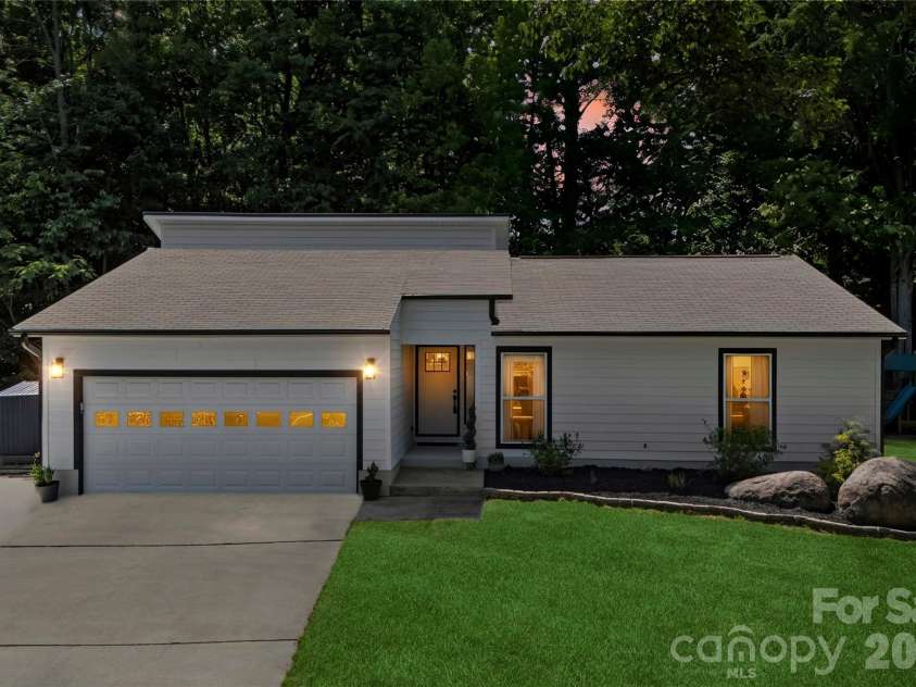 9524 Rainbow Forest Drive, Charlotte, NC 28277.  MLS# CAR4381878, YatesRealty ID 28042. 