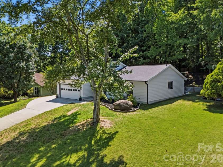 9524 Rainbow Forest Drive, Charlotte, NC 28277.  MLS# CAR4381878, YatesRealty ID 28042. 