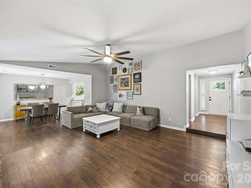 9524 Rainbow Forest Drive, Charlotte, NC 28277.  MLS# CAR4381878, YatesRealty ID 28042. 
