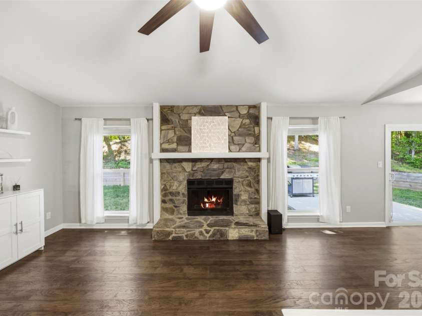 9524 Rainbow Forest Drive, Charlotte, NC 28277.  MLS# CAR4381878, YatesRealty ID 28042. 