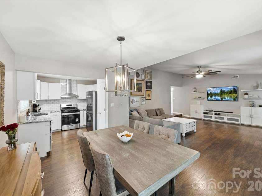 9524 Rainbow Forest Drive, Charlotte, NC 28277.  MLS# CAR4381878, YatesRealty ID 28042. 