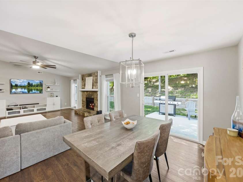 9524 Rainbow Forest Drive, Charlotte, NC 28277.  MLS# CAR4381878, YatesRealty ID 28042. 