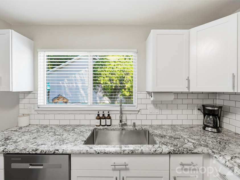 9524 Rainbow Forest Drive, Charlotte, NC 28277.  MLS# CAR4381878, YatesRealty ID 28042. 