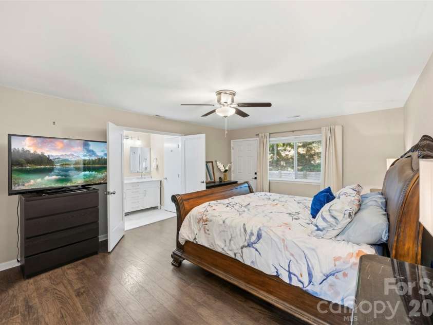 9524 Rainbow Forest Drive, Charlotte, NC 28277.  MLS# CAR4381878, YatesRealty ID 28042. 