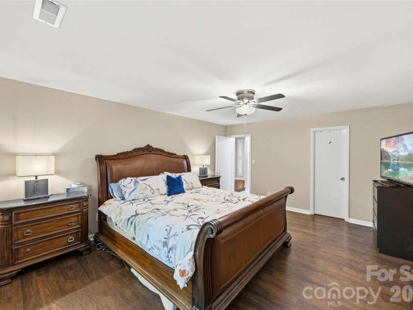 9524 Rainbow Forest Drive, Charlotte, NC 28277.  MLS# CAR4381878, YatesRealty ID 28042. 