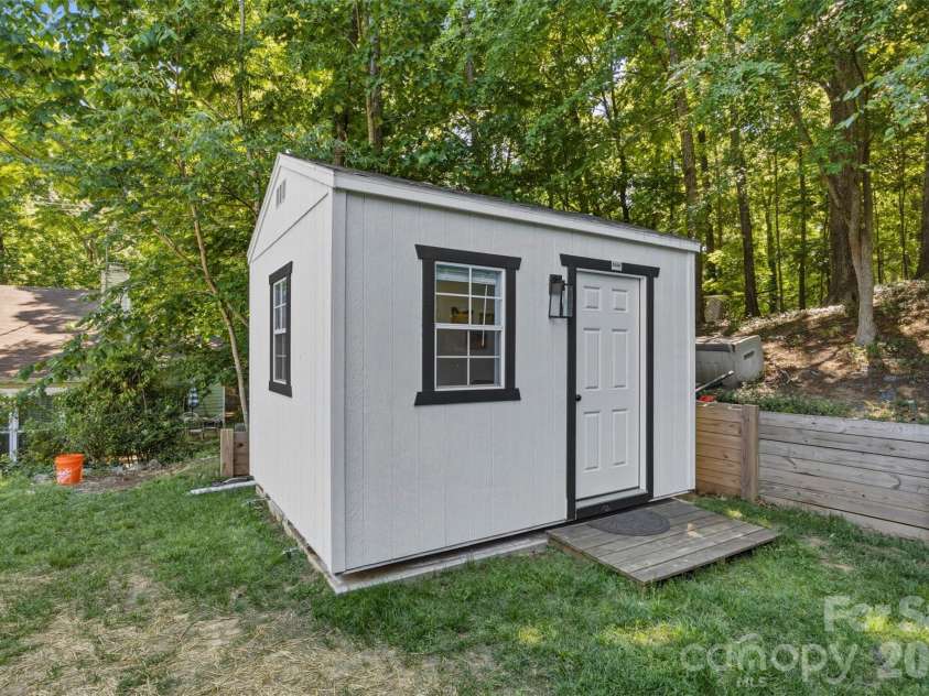 9524 Rainbow Forest Drive, Charlotte, NC 28277.  MLS# CAR4381878, YatesRealty ID 28042. 