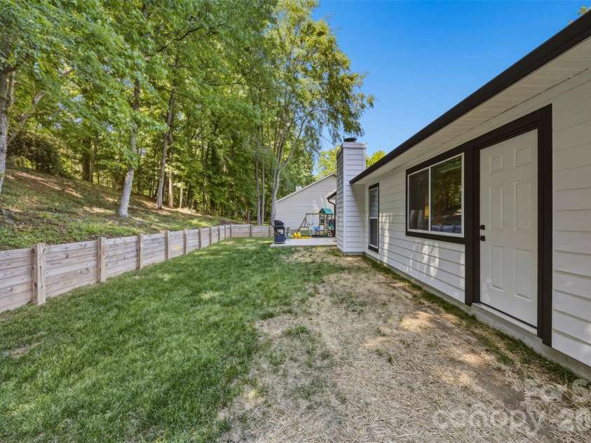 9524 Rainbow Forest Drive, Charlotte, NC 28277.  MLS# CAR4381878, YatesRealty ID 28042. 