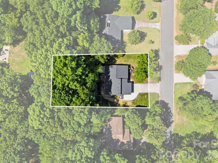 9524 Rainbow Forest Drive, Charlotte, NC 28277.  MLS# CAR4381878, YatesRealty ID 28042. 