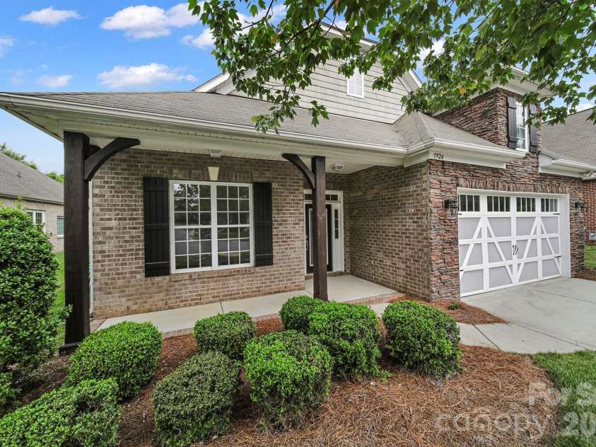 7924 Honey Fig Road, Charlotte, NC 28277.  MLS# CAR4369544, YatesRealty ID 28043. 