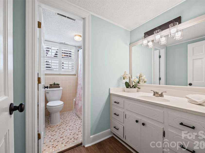 2107 Meadow Lane, Rock Hill, SC 29732.  MLS# CAR4379057, YatesRealty ID 28045. Basement Full Bath