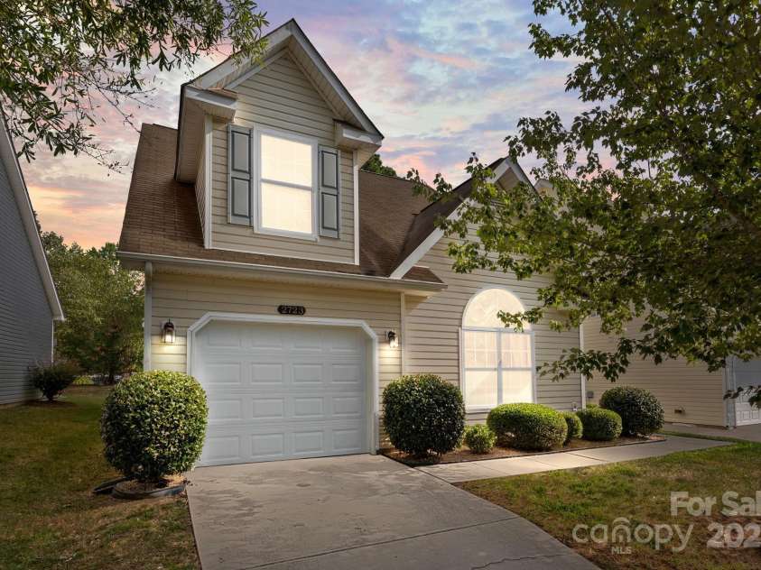 2723 Rozzelles Landing Drive, Charlotte, NC 28214.  MLS# CAR4281830, YatesRealty ID 28045. 