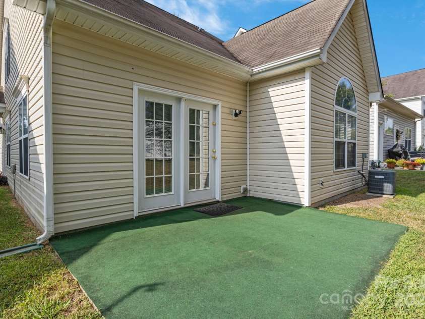 2723 Rozzelles Landing Drive, Charlotte, NC 28214.  MLS# CAR4281830, YatesRealty ID 28045. 