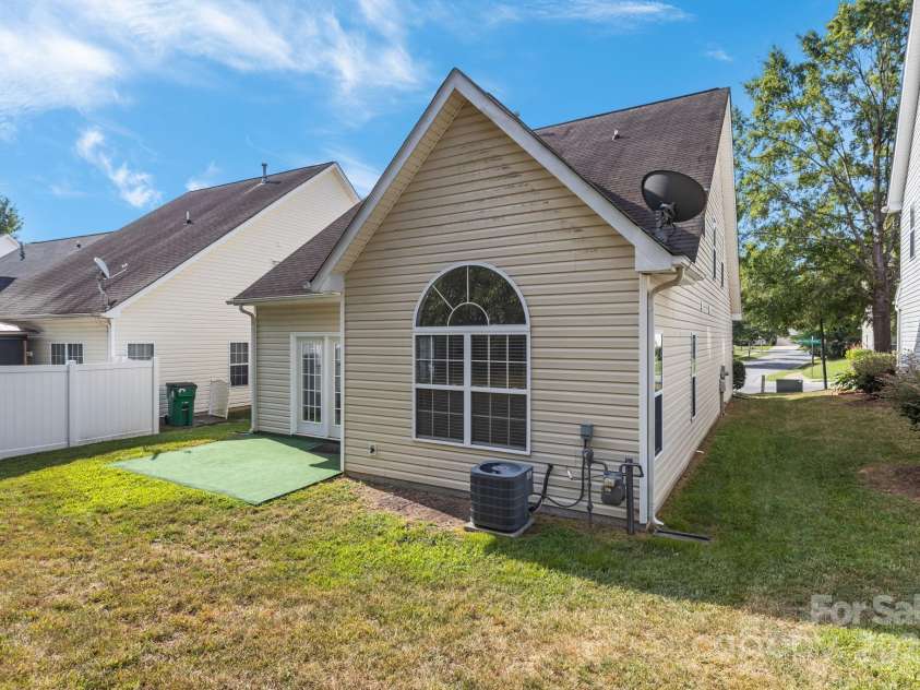 2723 Rozzelles Landing Drive, Charlotte, NC 28214.  MLS# CAR4281830, YatesRealty ID 28045. 