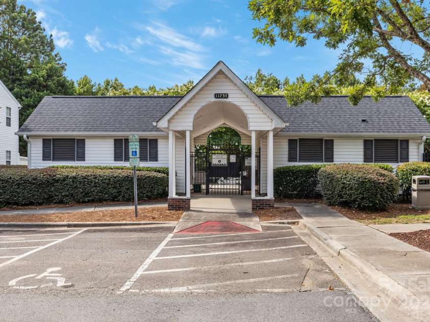 2723 Rozzelles Landing Drive, Charlotte, NC 28214.  MLS# CAR4281830, YatesRealty ID 28045. 