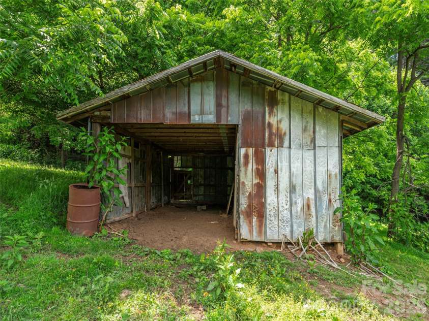 5622 Dutch Cove Road, Canton, NC 28716.  MLS# CAR4390365, YatesRealty ID 28046. 