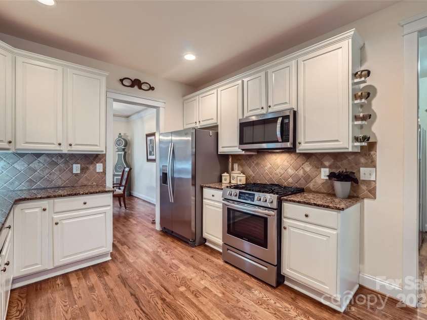 10614 Waycross Drive, Huntersville, NC 28078.  MLS# CAR4281155, YatesRealty ID 28048. 