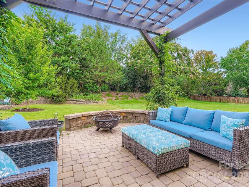 10614 Waycross Drive, Huntersville, NC 28078.  MLS# CAR4281155, YatesRealty ID 28048. 