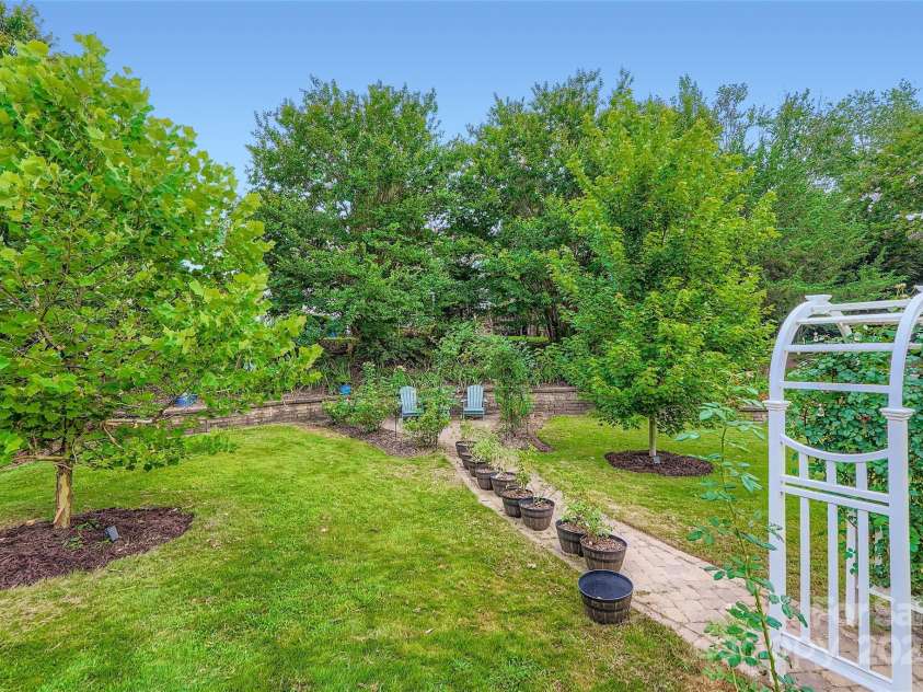 10614 Waycross Drive, Huntersville, NC 28078.  MLS# CAR4281155, YatesRealty ID 28048. 