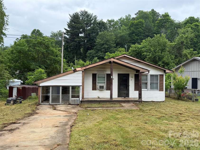 23 Meteor Court, Waynesville, NC 28786.  MLS# CAR4389859, YatesRealty ID 28049. 