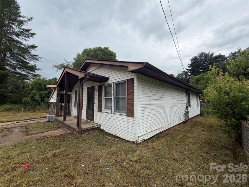 23 Meteor Court, Waynesville, NC 28786.  MLS# CAR4389859, YatesRealty ID 28049. 