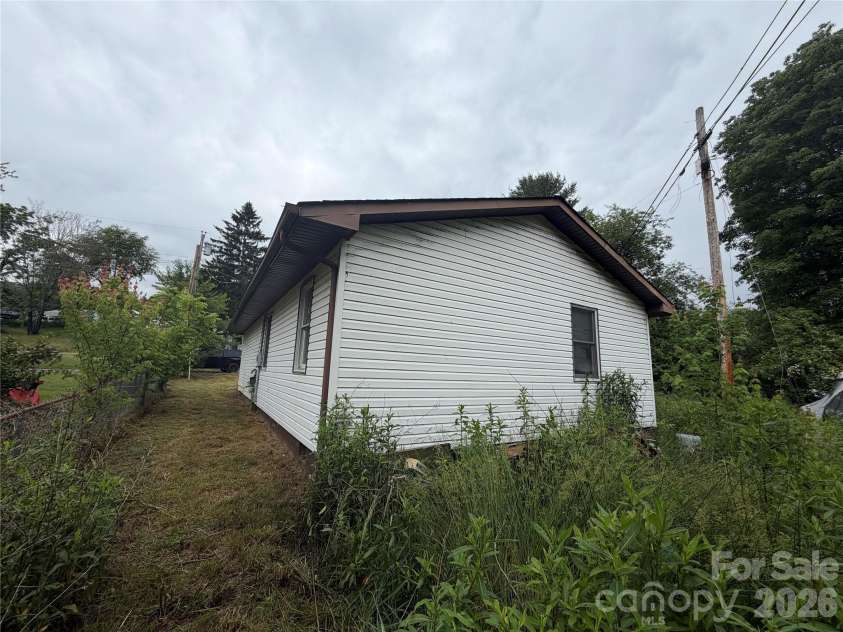 23 Meteor Court, Waynesville, NC 28786.  MLS# CAR4389859, YatesRealty ID 28049. 
