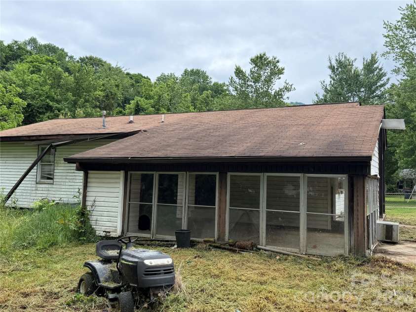 23 Meteor Court, Waynesville, NC 28786.  MLS# CAR4389859, YatesRealty ID 28049. 
