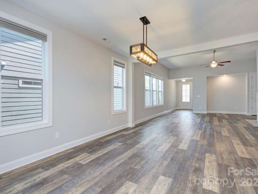 5527 Cheerful Lane, Charlotte, NC 28215.  MLS# CAR4275434, YatesRealty ID 28049. Eat in Dining room