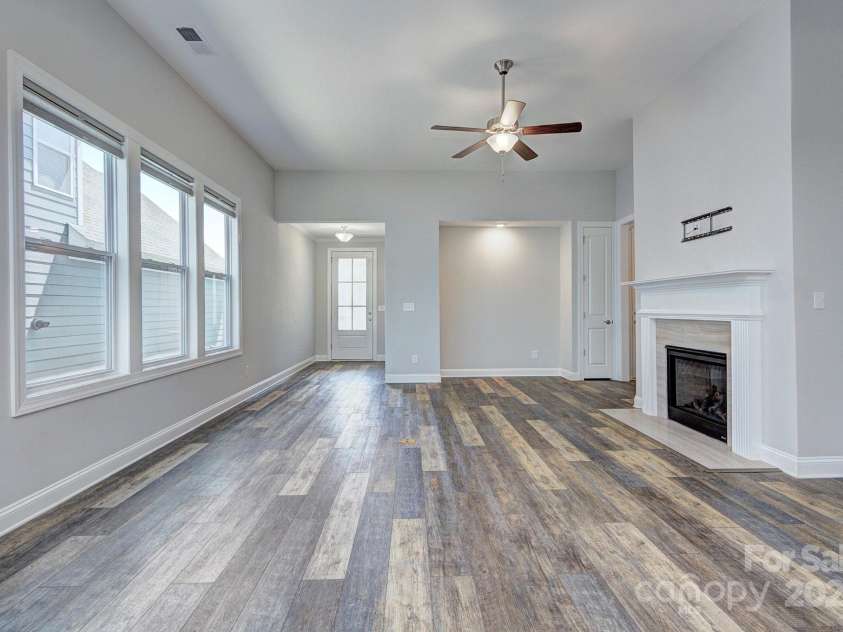 5527 Cheerful Lane, Charlotte, NC 28215.  MLS# CAR4275434, YatesRealty ID 28049. Family room view from kitchen area