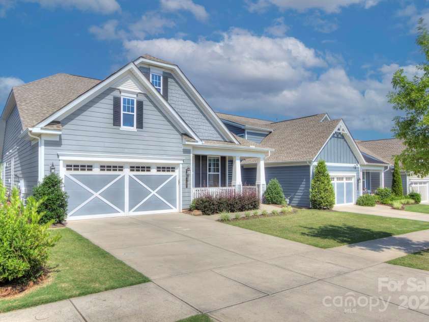 5527 Cheerful Lane, Charlotte, NC 28215.  MLS# CAR4275434, YatesRealty ID 28049. Great curb appeal on this cute craftsman style home- 2 car garage with epoxy flooring and good driveway space- no shuffling cars 