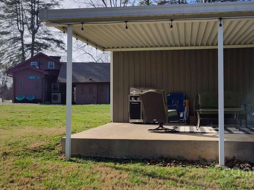 1104 old HWY 60 Highway, Wilkesboro, NC 28697.  MLS# CAR4176277, YatesRealty ID 2805. 