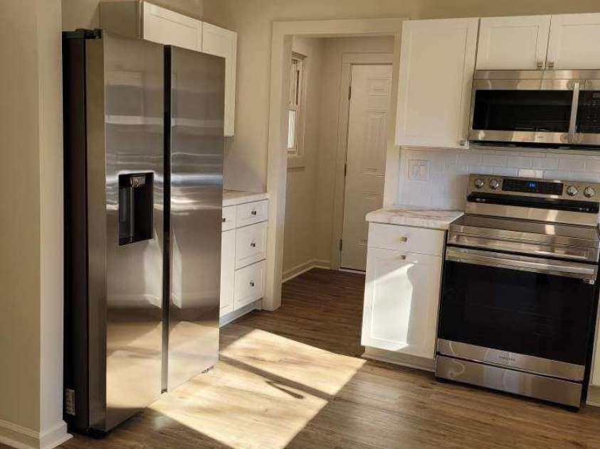 1116 East Drive, Gastonia, NC 28052.  MLS# CAR4353217, YatesRealty ID 2805. Kitchen
