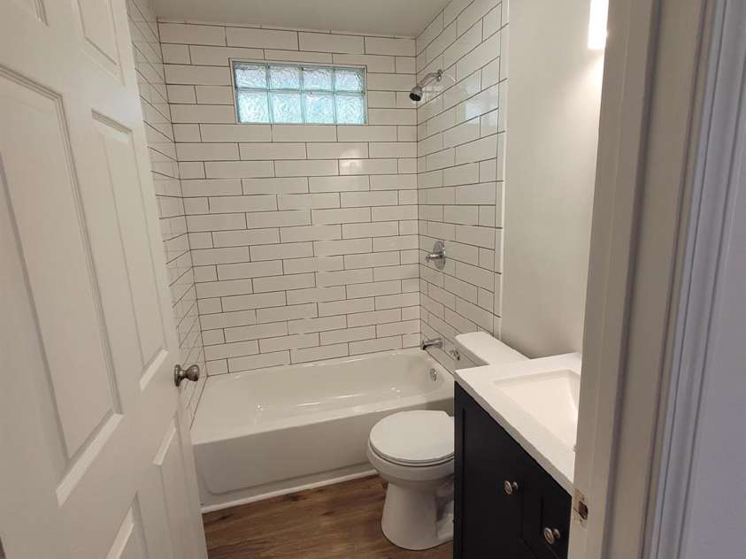 1116 East Drive, Gastonia, NC 28052.  MLS# CAR4353217, YatesRealty ID 2805. Tiled Bathroom