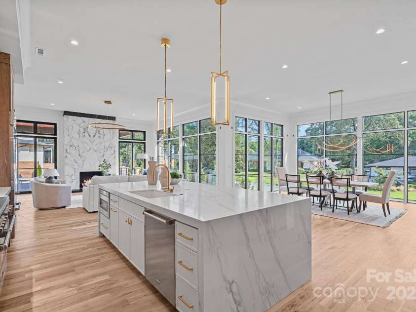 639 Edgemont Road, Charlotte, NC 28211.  MLS# CAR4266883, YatesRealty ID 28050. 