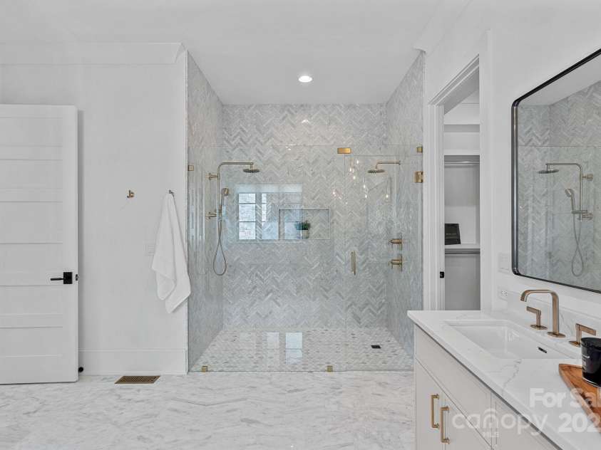 639 Edgemont Road, Charlotte, NC 28211.  MLS# CAR4266883, YatesRealty ID 28050. 