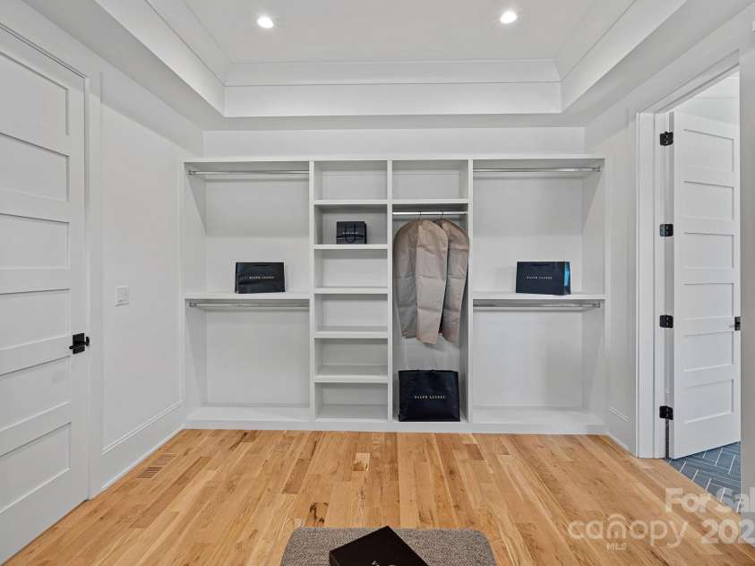 639 Edgemont Road, Charlotte, NC 28211.  MLS# CAR4266883, YatesRealty ID 28050. 
