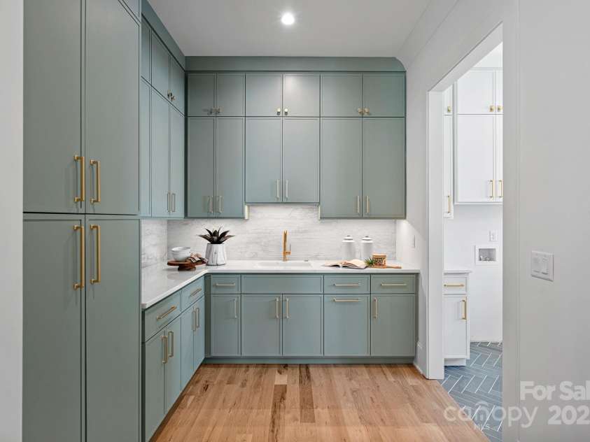 639 Edgemont Road, Charlotte, NC 28211.  MLS# CAR4266883, YatesRealty ID 28050. 