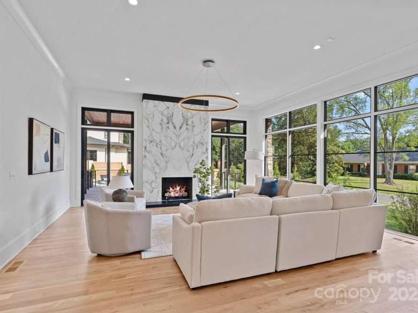 639 Edgemont Road, Charlotte, NC 28211.  MLS# CAR4266883, YatesRealty ID 28050. 