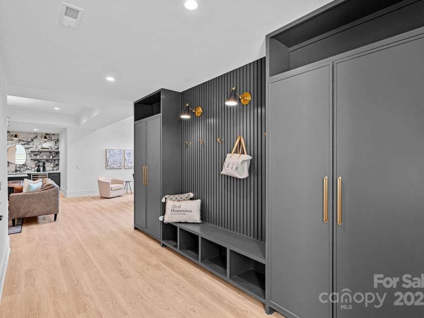 639 Edgemont Road, Charlotte, NC 28211.  MLS# CAR4266883, YatesRealty ID 28050. 