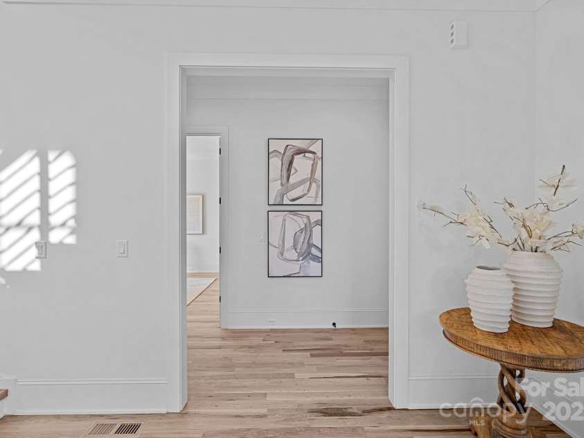 639 Edgemont Road, Charlotte, NC 28211.  MLS# CAR4266883, YatesRealty ID 28050. 