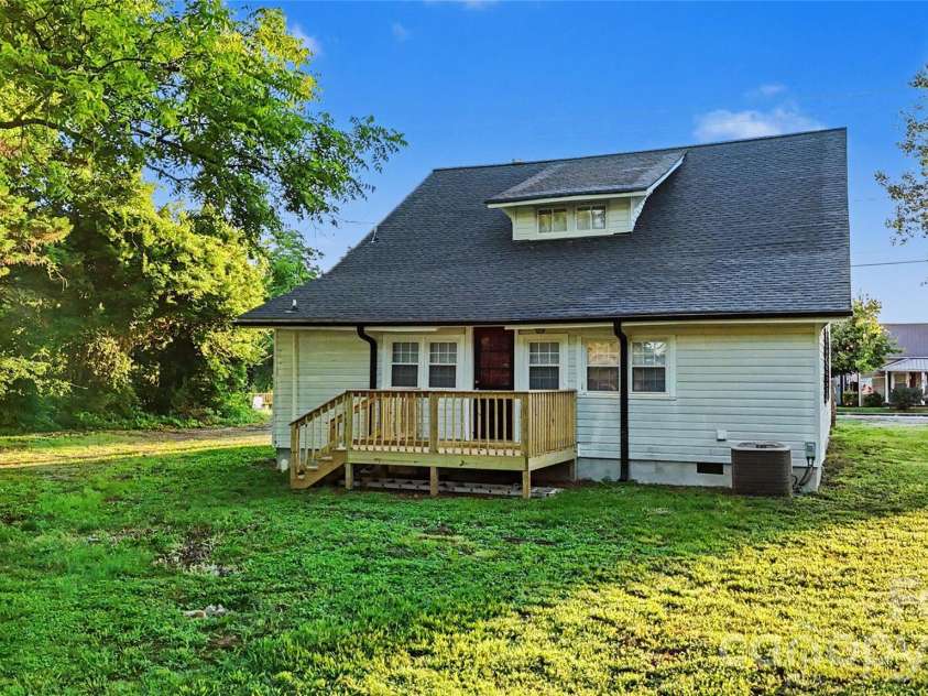 9238 Nc Hwy 90 Highway, Stony Point, NC 28678.  MLS# CAR4337562, YatesRealty ID 28050. 