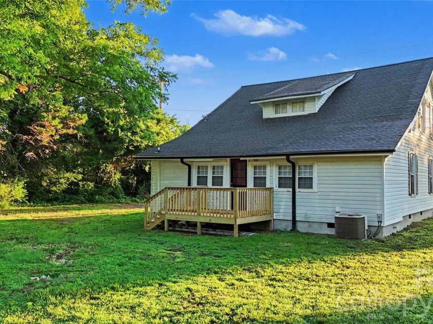 9238 Nc Hwy 90 Highway, Stony Point, NC 28678.  MLS# CAR4337562, YatesRealty ID 28050. 