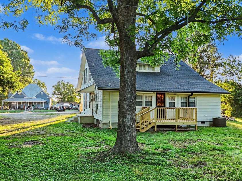 9238 Nc Hwy 90 Highway, Stony Point, NC 28678.  MLS# CAR4337562, YatesRealty ID 28050. 