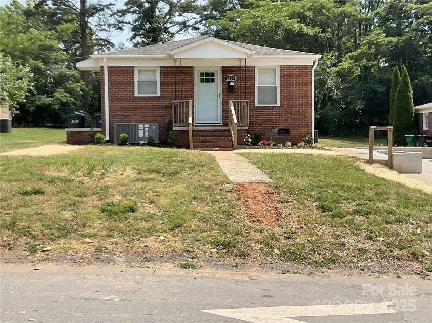 2607 /2609 Celia Avenue, Charlotte, NC 28216.  MLS# CAR4280740, YatesRealty ID 28052. 