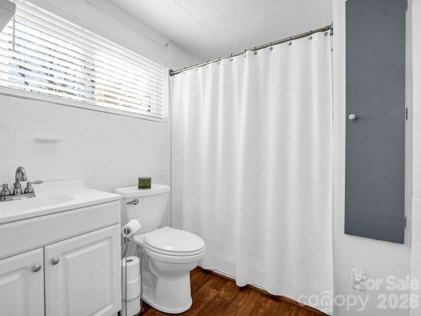 620 Smith Waldrop Road, Columbus, NC 28722.  MLS# CAR4379535, YatesRealty ID 28052. Bathroom