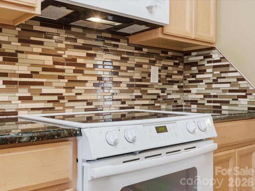 1011 Cranberry Circle, Fort Mill, SC 29715.  MLS# CAR4388076, YatesRealty ID 28053. Beautiful designer backspash.